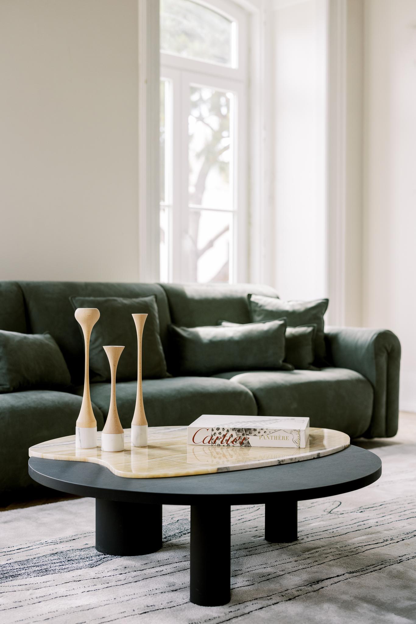 https://a.1stdibscdn.com/organic-modern-bordeira-coffee-tables-travertine-marble-handmade-by-greenapple-for-sale-picture-5/f_53532/f_338686621684491225561/Ambiente_512_9__master.jpeg