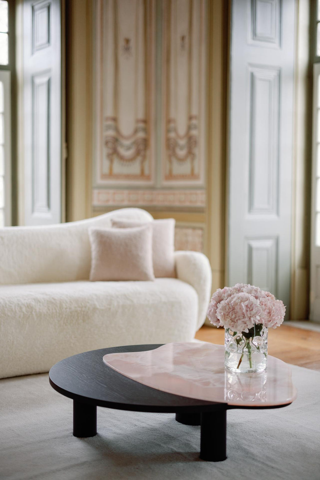 https://a.1stdibscdn.com/modern-conchula-curved-sofa-ivory-boucle-handmade-in-portugal-by-greenapple-for-sale-picture-6/f_53532/f_398028521716227538787/Ambiente_525_11__master.jpeg
