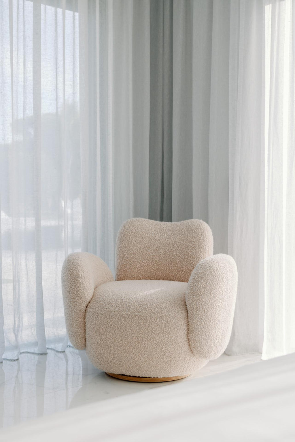 https://a.1stdibscdn.com/contemporary-conchula-swivel-accent-chair-dedar-boucle-handmade-by-greenapple-for-sale-picture-5/f_53532/f_489574821771941963641/Ambiente_540_5__master.jpeg