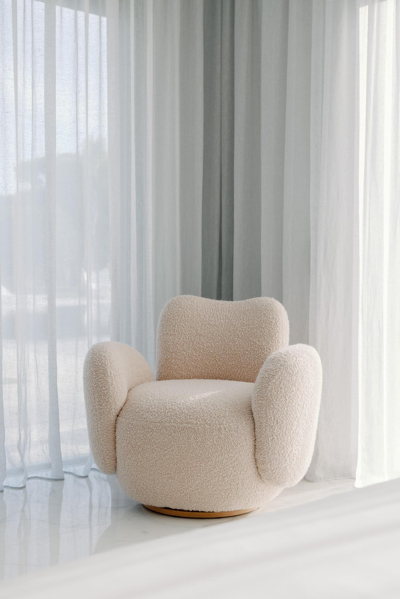https://a.1stdibscdn.com/contemporary-conchula-swivel-accent-chair-dedar-boucle-handmade-by-greenapple-for-sale-picture-5/f_53532/f_489574821771941963641/Ambiente_540_5__master.jpeg