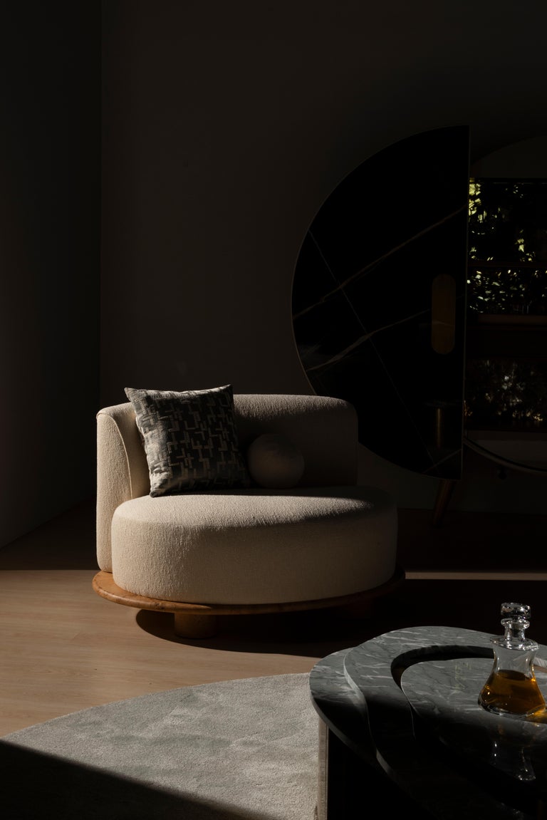 https://a.1stdibscdn.com/contemporary-galapinhos-armchair-oak-root-beige-cotton-handmade-by-greenapple-for-sale-picture-2/f_53532/f_466829221758029804460/Ambiente_879C_master.jpg?width=768
