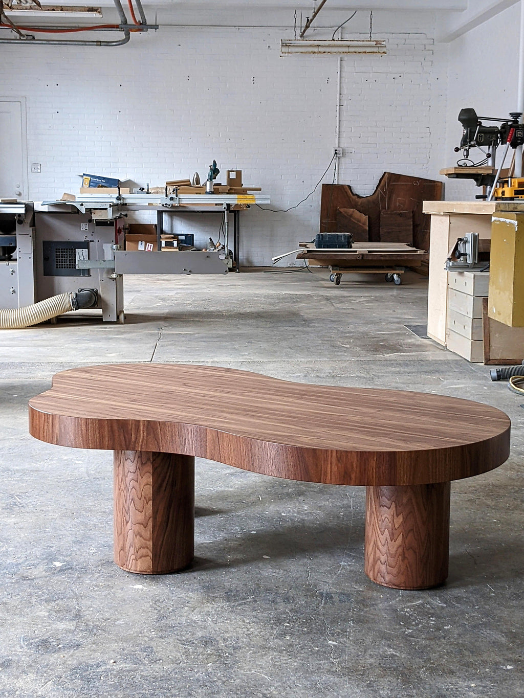 https://a.1stdibscdn.com/amoeba-walnut-coffee-table-for-sale-picture-2/f_20093/f_320162921672677874682/Amoeba_Table_3_master.jpg