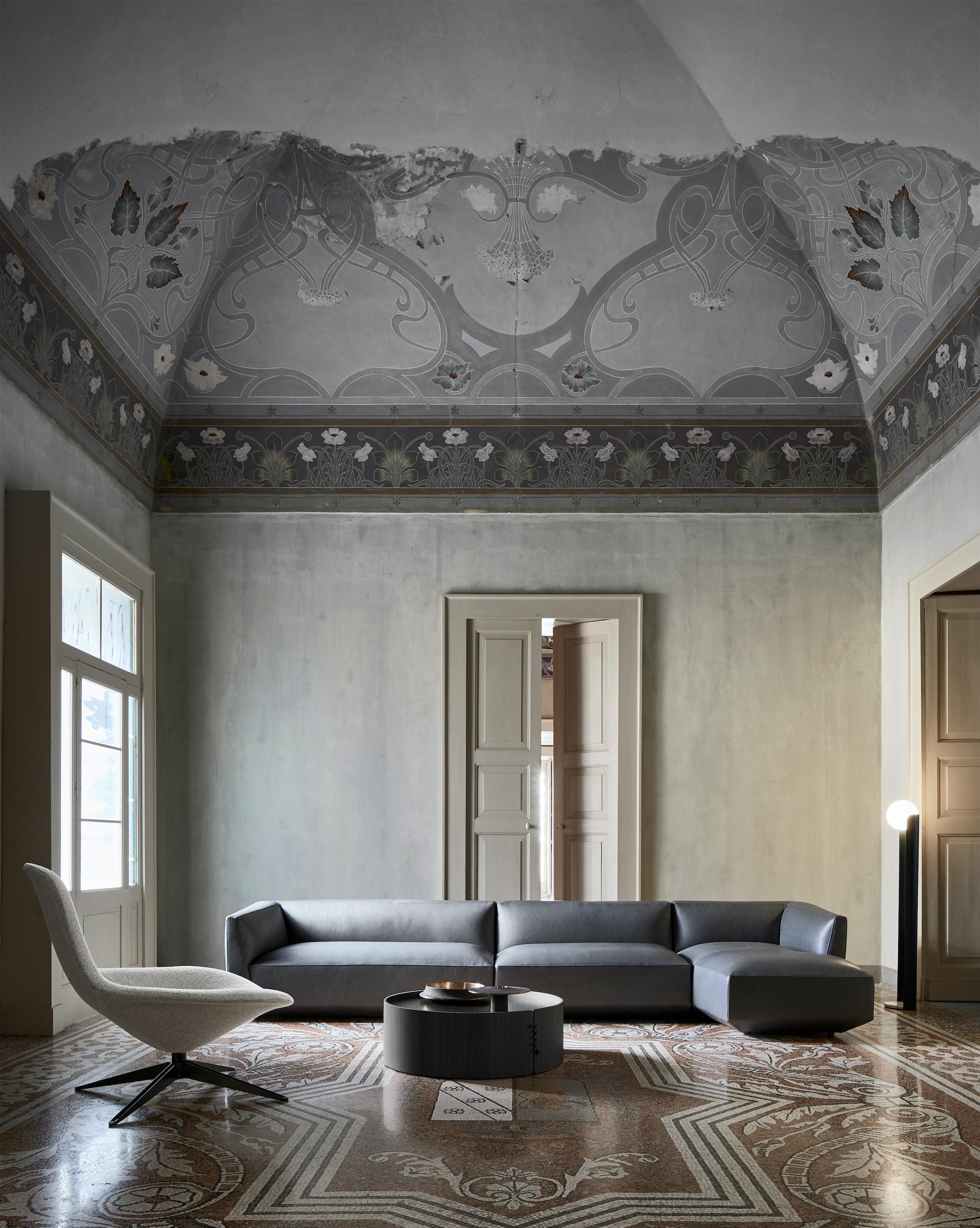 https://a.1stdibscdn.com/contemporary-sofa-panis-by-amura-lab-setup-3-nobilis-25-for-sale-picture-4/f_31233/f_333020621678874155651/Amura_Lab_Panis_Sofa_Savannah_Bay_Gallery_1_master.jpg