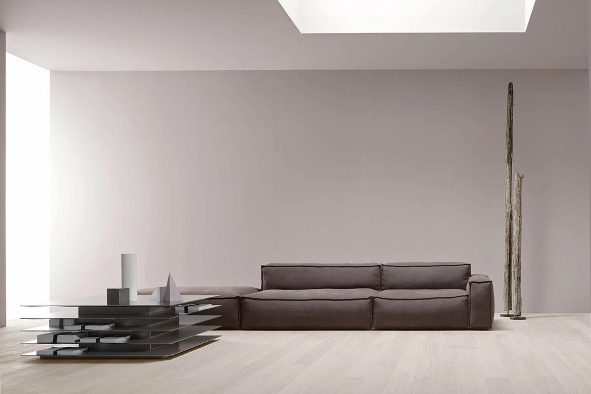https://a.1stdibscdn.com/contemporary-loveseat-sofa-davis-model-060-brera-850-white-01-for-sale-picture-4/f_31233/f_327859721676544903553/Amura_Lab_Sofa_Davis_Savannah_Bay_Gallery_3_master.jpg