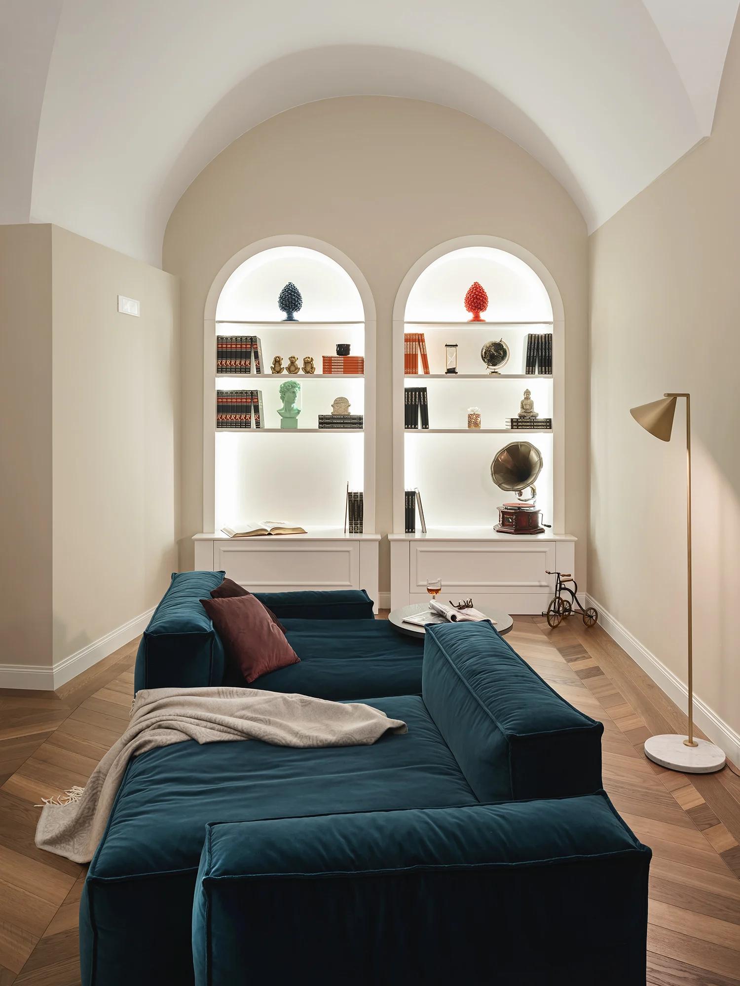 https://a.1stdibscdn.com/contemporary-sofa-davis-by-amura-lab-brera-850-brown-04-for-sale-picture-8/f_31233/f_328667521676889579574/Amura_Lab_Sofa_Davis_Savannah_Bay_Gallery_6_master.jpg
