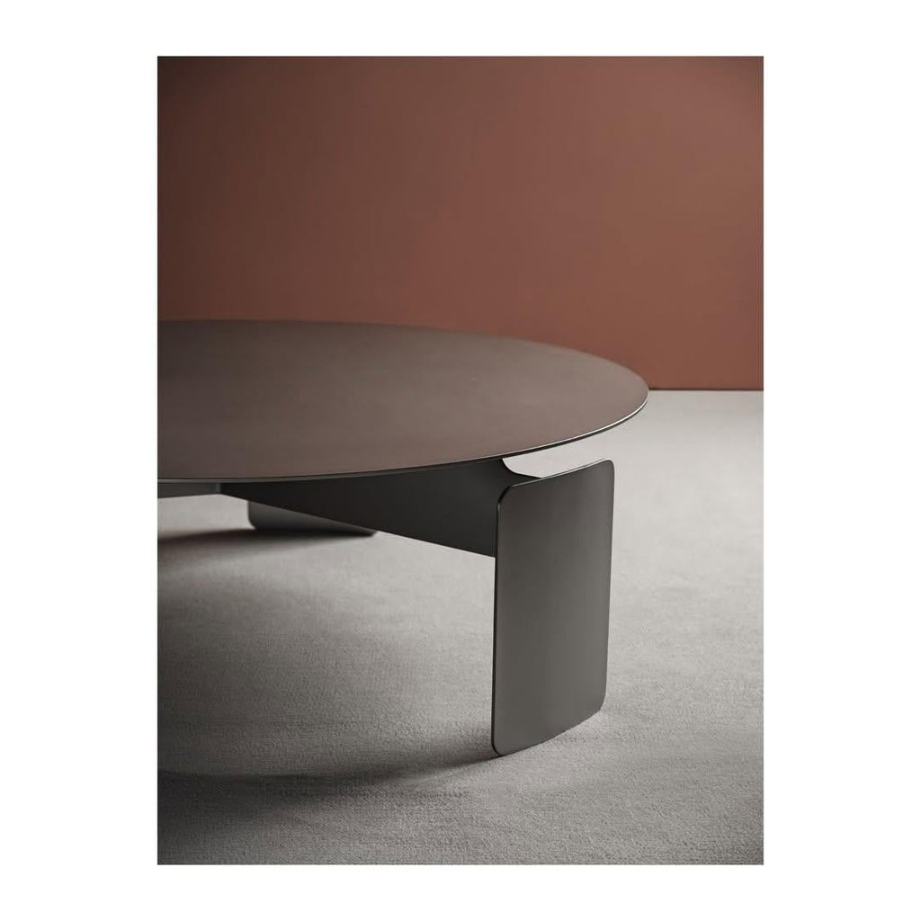 https://a.1stdibscdn.com/shirudo-round-coffee-table-side-table-black-varnished-iro-for-sale-picture-8/f_12192/f_375505221745322133460/And_here_the_object_once_finished_The_signs_of_manufacture_disappear_but_the_flavor_remains_Shirudo_designed_by_elisahonkanen_E_qui_l_oggetto_una_volta_finito_Scompaiono_i_segni_della_manifattura_ma_ne_resta_il__master.jpg