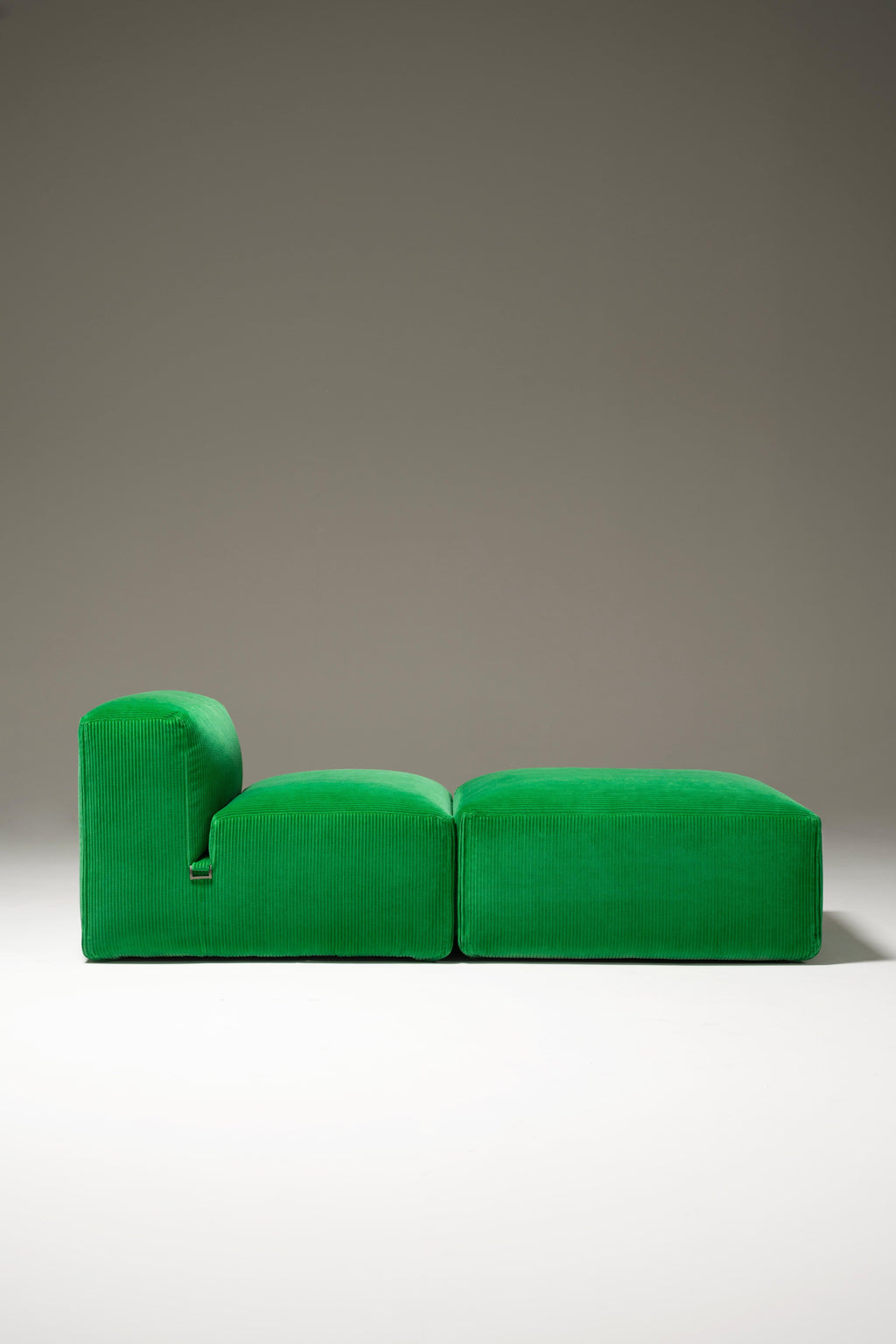 https://a.1stdibscdn.com/tacchini-le-mura-modular-sofa-designed-by-mario-bellini-for-sale-picture-7/f_16392/f_299237921660080201697/_Andrea_Ferrari_DSC_5487_master.jpg