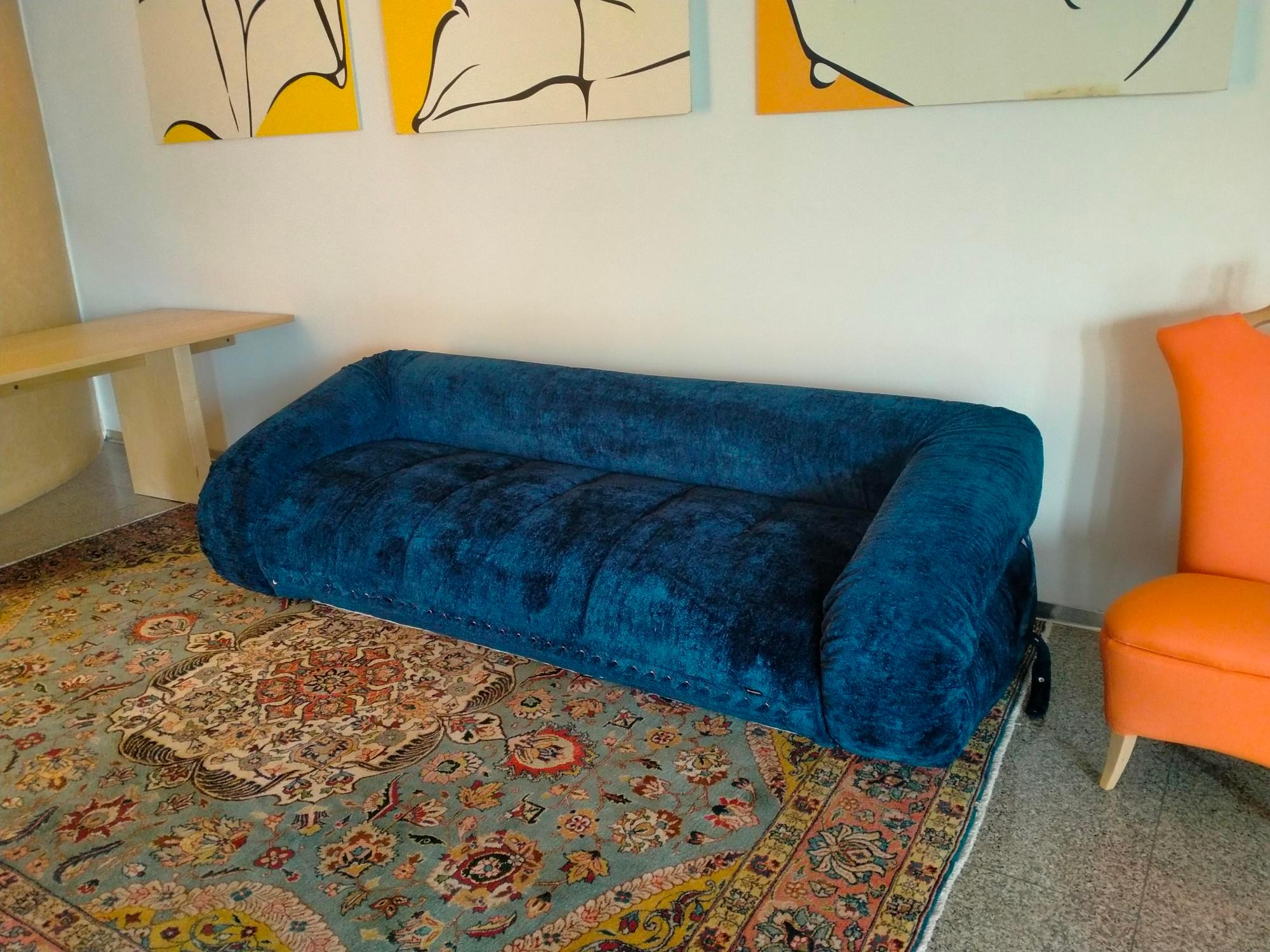 https://a.1stdibscdn.com/giovannetti-1970s-anfibio-foldable-sofa-blue-colored-fabric-project-becchi-for-sale-picture-2/f_52352/f_353769121690206371508/Anfibio_in_tessuto_blu_master.jpg