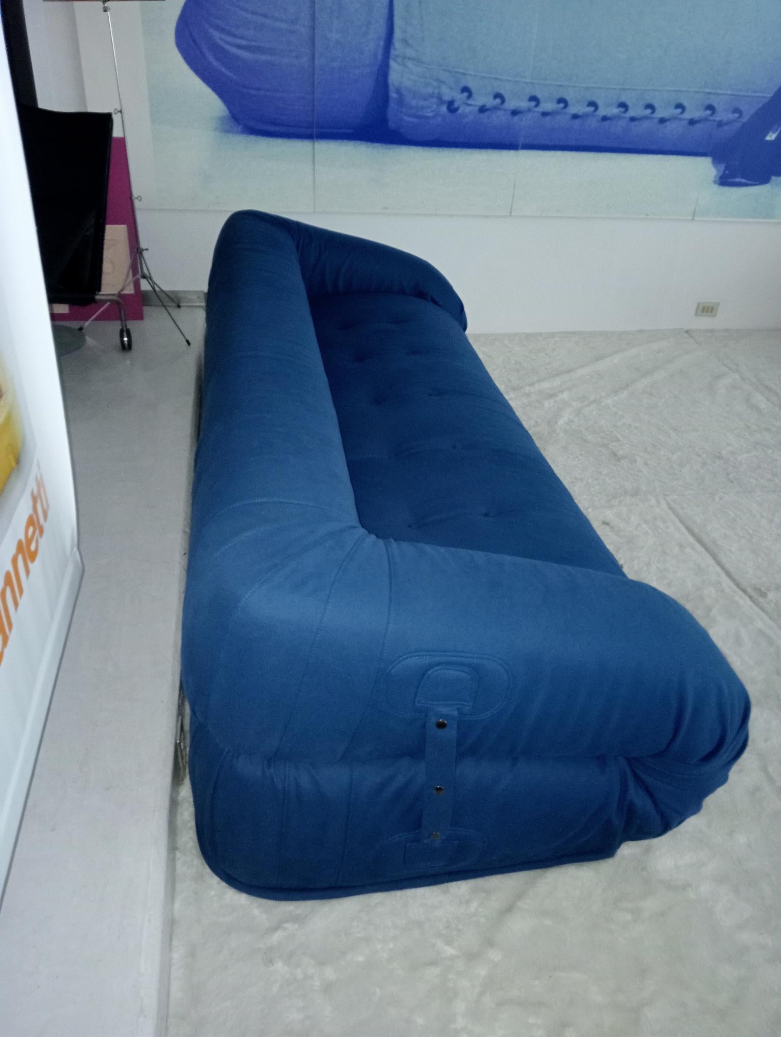 https://a.1stdibscdn.com/giovannetti-1970s-anfibio-foldable-sofa-blue-colored-cotton-project-becchi-for-sale-picture-4/f_52352/f_359421221693409591578/Anfibio_tessuto_Rio_laterale_master.jpg