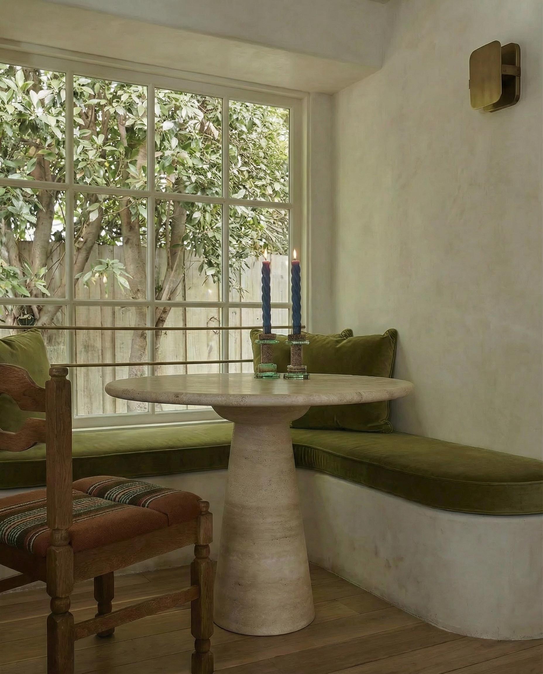 https://a.1stdibscdn.com/cream-travertine-round-dining-table-in-the-style-of-1970-angelo-mangiarotti-for-sale-picture-4/f_80522/f_491511521773353558192/Angelo_with_detail_in_sitation_angle_2_master.jpg