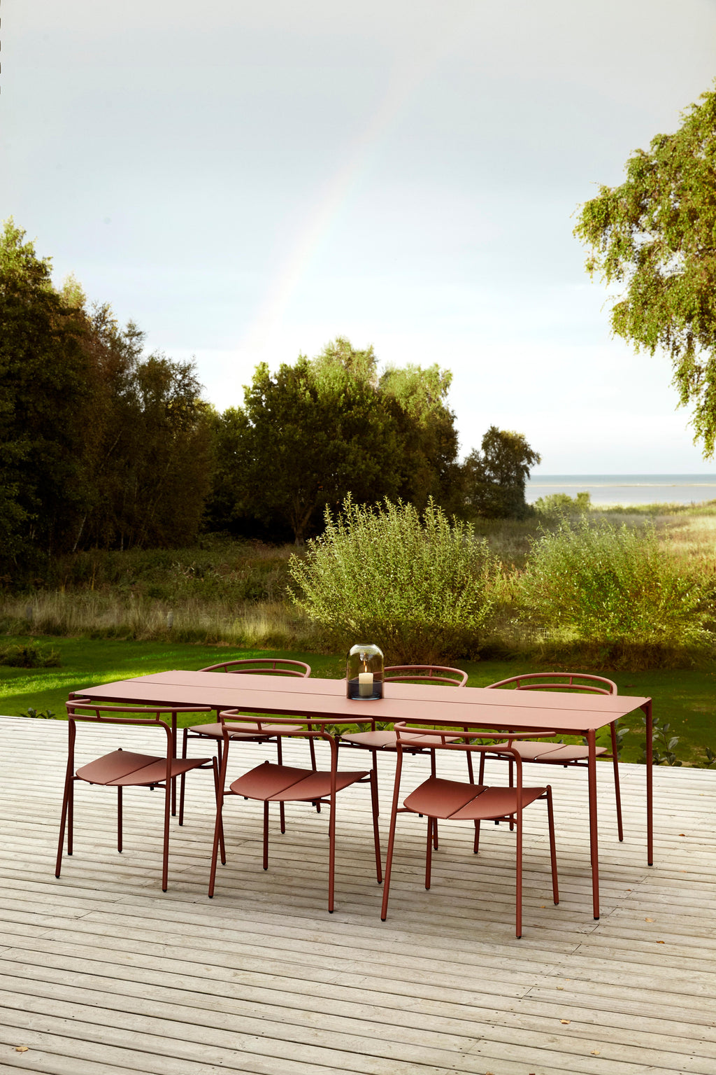https://a.1stdibscdn.com/large-bordeaux-minimalist-table-for-sale-picture-3/f_12192/f_319126621671896358261/AnyConv_com_Costume_10_CARD_IMPORTS_032_master.jpg