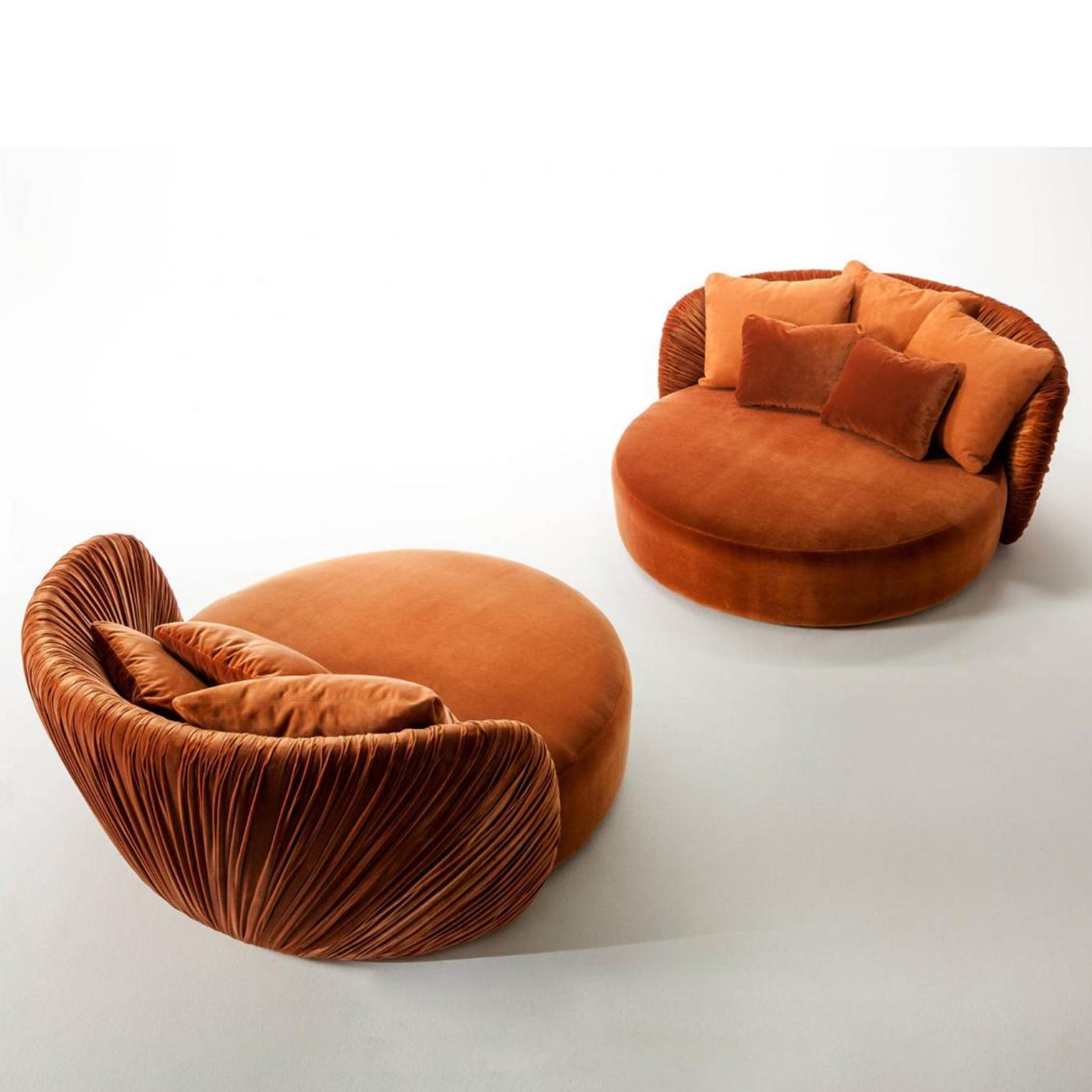 https://a.1stdibscdn.com/drape-round-orange-sofa-for-sale-picture-5/f_17062/f_261619421637150407888/AnyConv_com_hvu167svkvsv9yxf0kosei0my42i_master.jpg