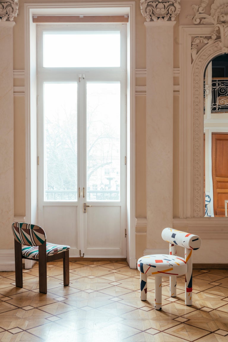 https://a.1stdibscdn.com/dining-archipen-chair-exclusive-artistry-edition-in-o-textile-fabric-by-noom-for-sale-picture-7/f_42321/f_462318721754991112082/Archive_fabric_and_wallpapers_TheO_xI_Franko_theatre_2025_9_master.jpg?width=768
