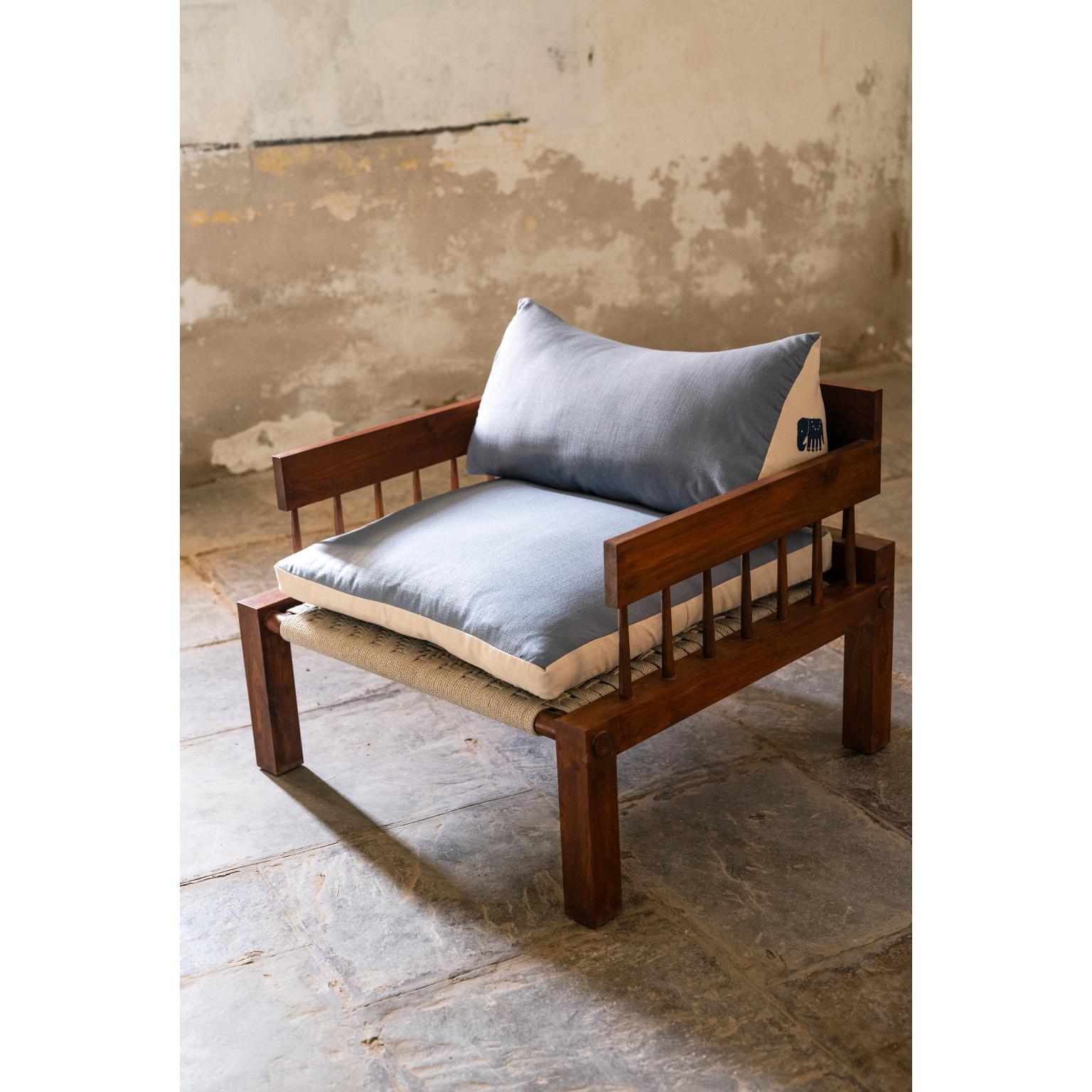 https://a.1stdibscdn.com/elephant-armchair-in-oiled-teak-woven-cotton-rope-upholstery-by-evam-for-sale-picture-5/f_12192/f_470751321760636616897/Arm_Chair_104_master.jpg