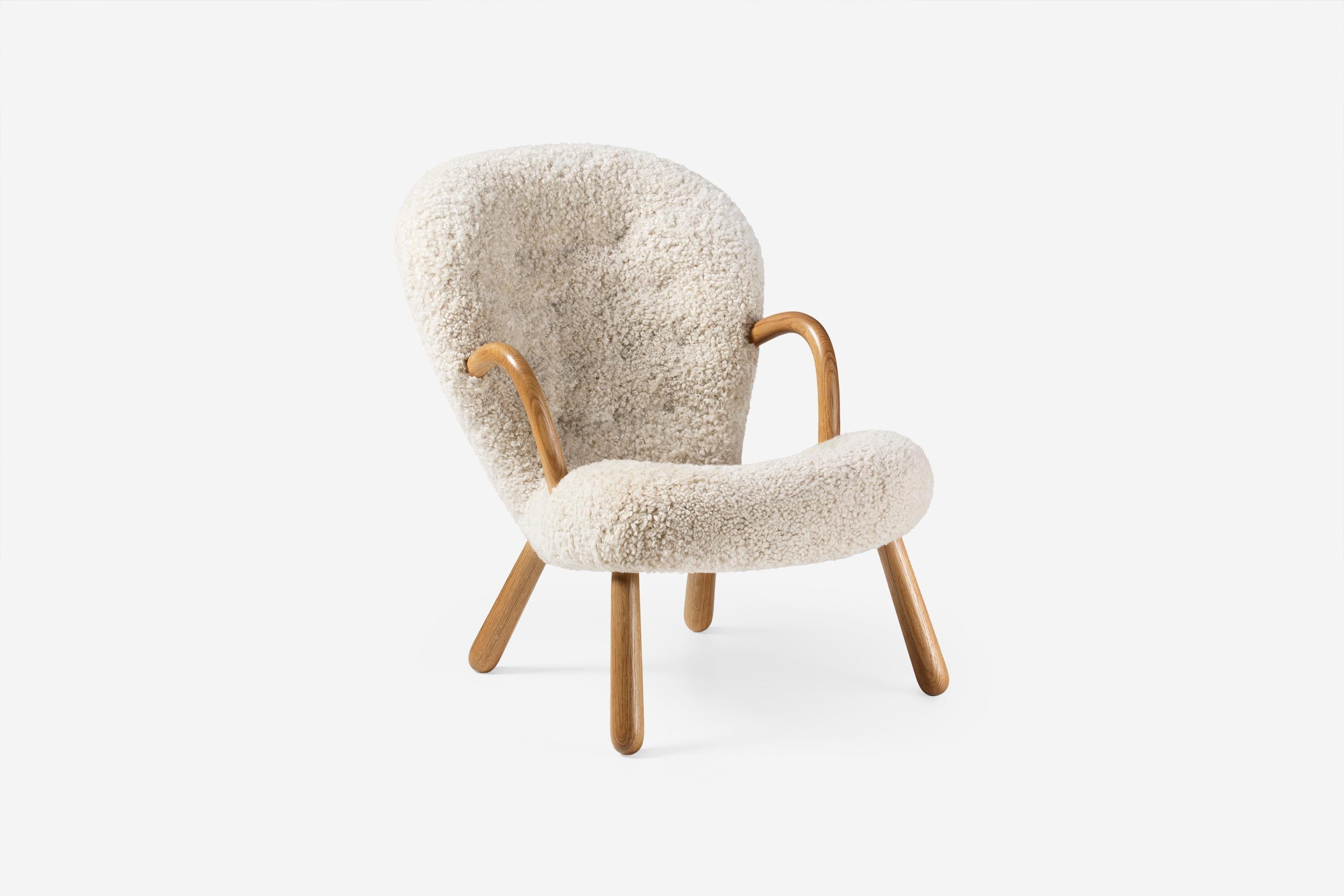 https://a.1stdibscdn.com/arnold-madsen-sheepskin-clam-chair-stool-for-sale-picture-10/f_13332/f_425325721732925299591/ArnoldMadsen_Clam_Chair_SK_Moonlight_Oiled_Oak_Angle_Wide_master.jpg