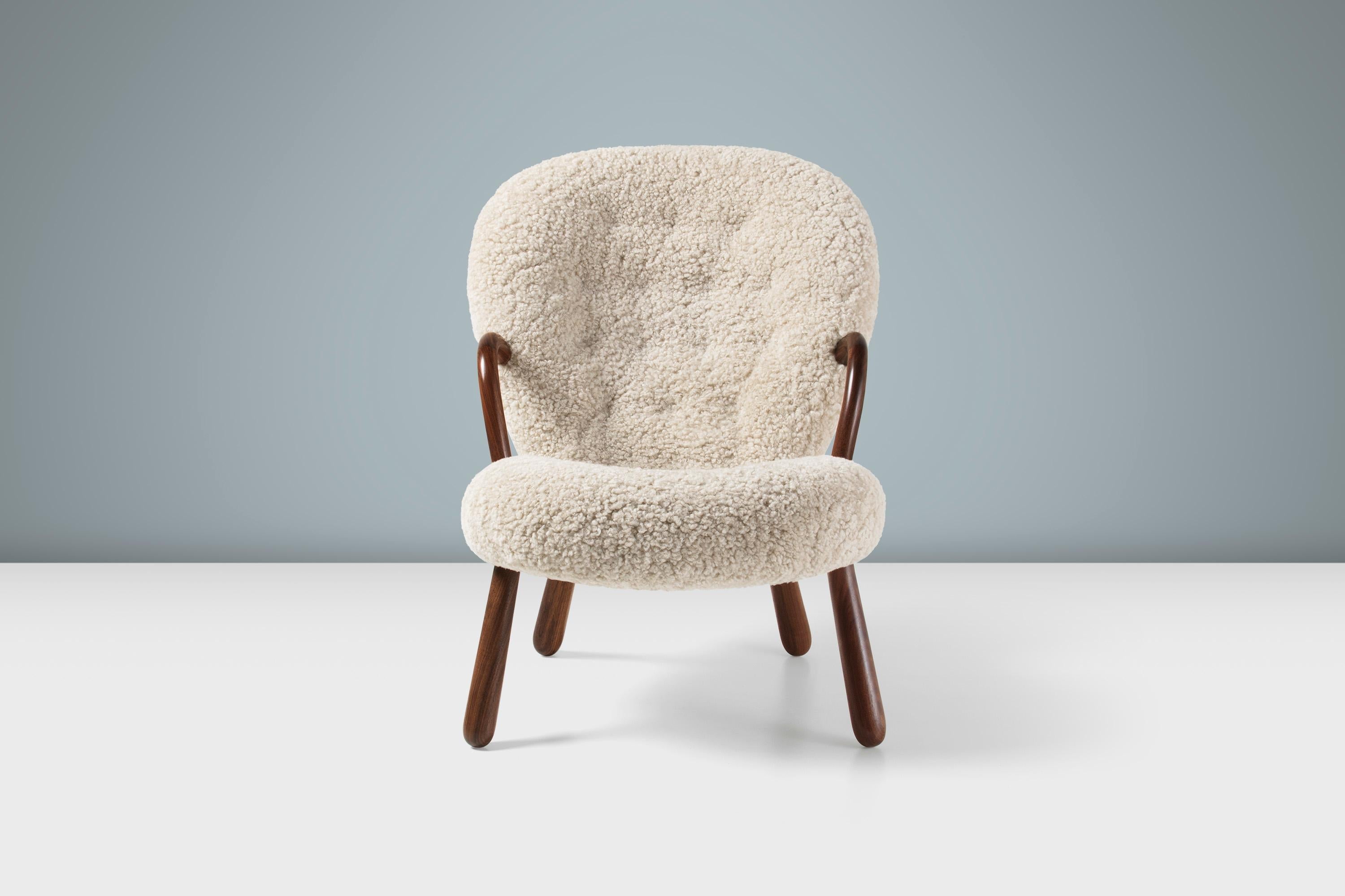 https://a.1stdibscdn.com/arnold-madsen-sheepskin-clam-chair-stool-for-sale-picture-2/f_13332/f_413826121725795213206/ArnoldMadsen_Clam_Chair_SK_Moonlight_Walnut_Front_Stage_master.jpg