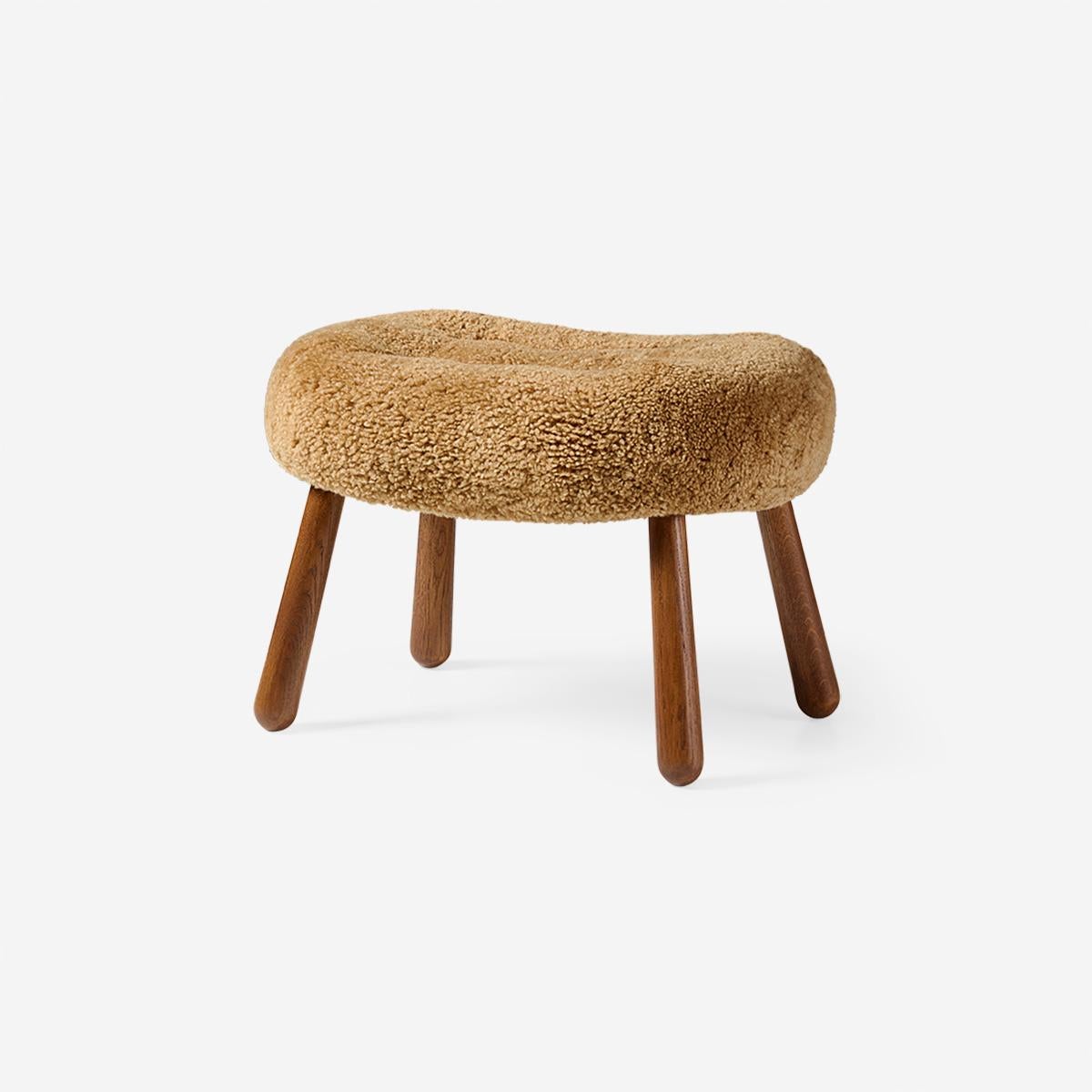 https://a.1stdibscdn.com/arnold-madsen-sheepskin-clam-chair-stool-for-sale-picture-6/f_13332/f_425325221732923757114/ArnoldMadsen_Clam_Stool_SK_Maple_Fumed_Oak_Angle_master.jpg