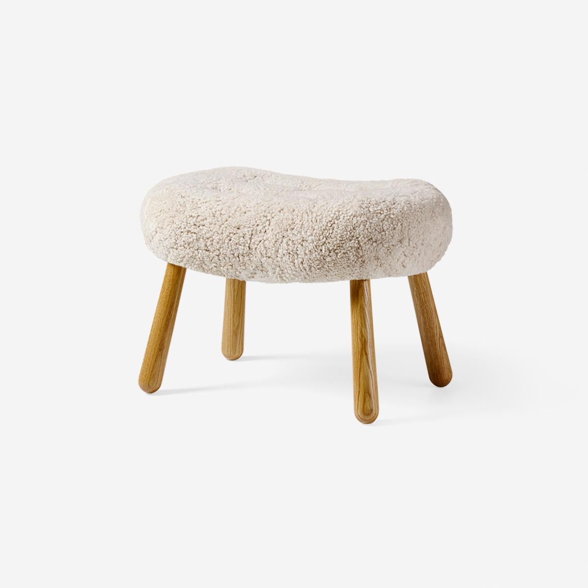 https://a.1stdibscdn.com/arnold-madsen-sheepskin-clam-chair-stool-for-sale-picture-7/f_13332/f_425325721732925310375/ArnoldMadsen_Clam_Stool_SK_Moonlight_Oiled_Oak_Angle_master.jpg