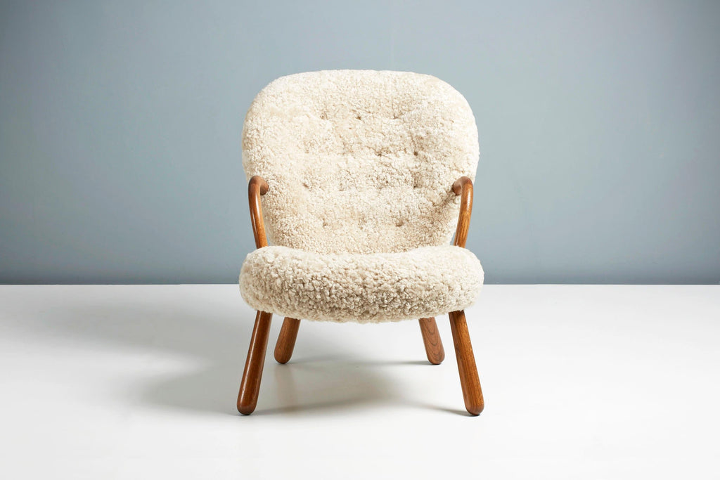 https://a.1stdibscdn.com/re-edition-sheepskin-clam-chair-by-arnold-madsen-for-sale-picture-2/f_13332/f_300195621660734863660/ArnoldMadsen_Dagmar_ClamChairREPRO_MoonlightOiledOak_03_copy_master.jpg