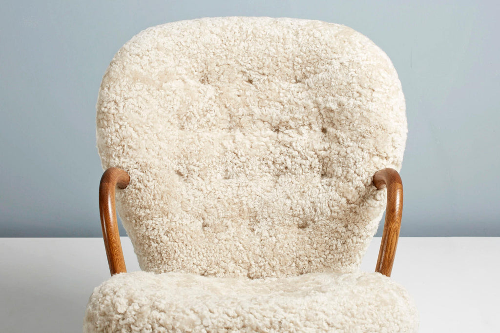 https://a.1stdibscdn.com/arnold-madsen-sheepskin-clam-chair-1944-for-sale-picture-3/f_67442/f_286035721652207584293/ArnoldMadsen_Dagmar_ClamChairREPRO_MoonlightOiledOak_05_copy_master.jpg