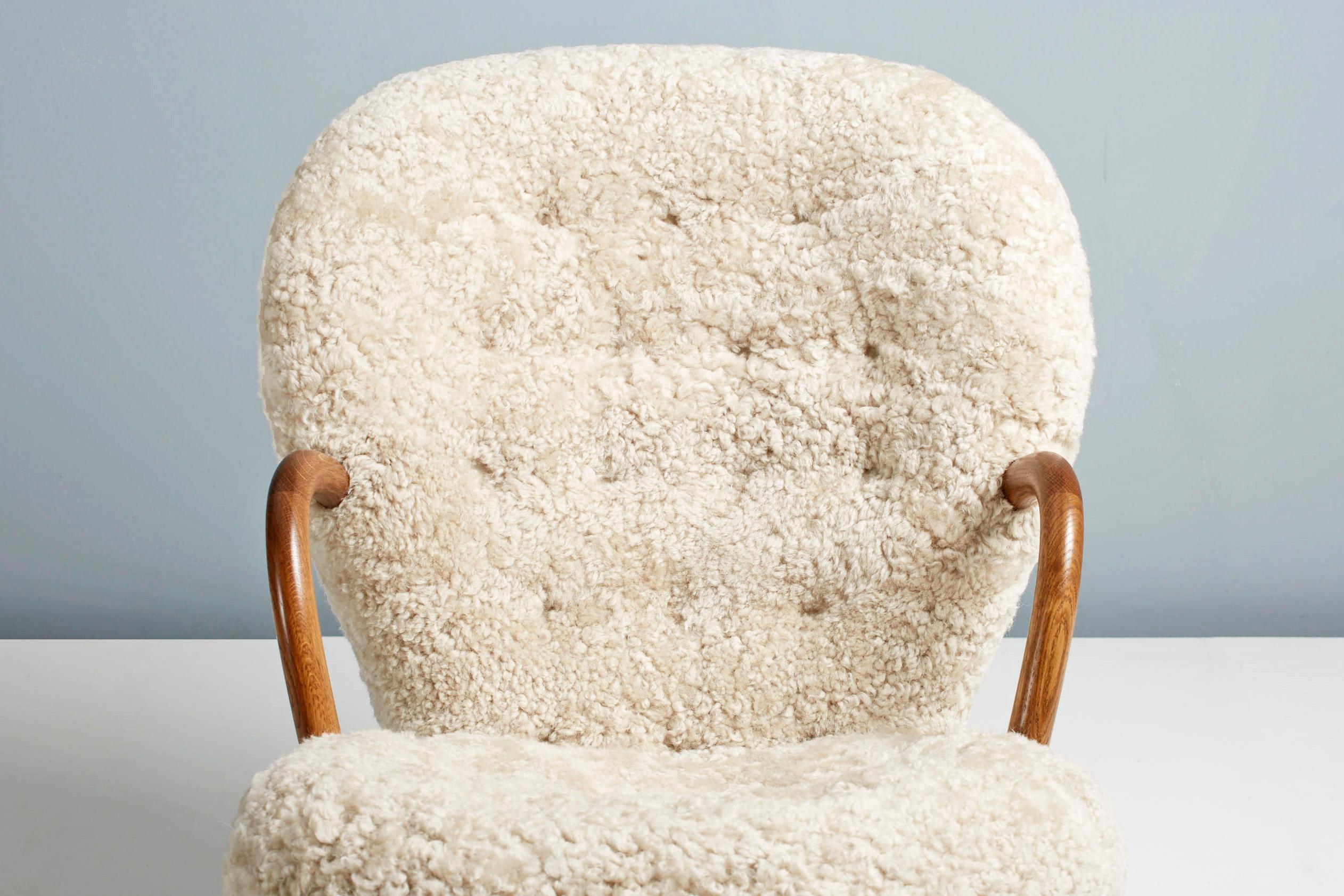 https://a.1stdibscdn.com/arnold-madsen-sheepskin-clam-chair-1944-for-sale-picture-3/f_67442/f_286035721652207584293/ArnoldMadsen_Dagmar_ClamChairREPRO_MoonlightOiledOak_05_copy_master.jpg