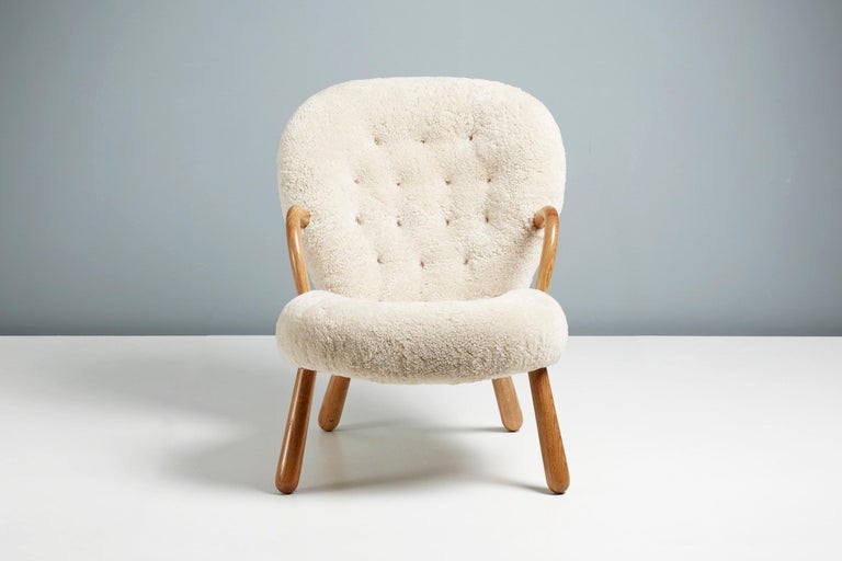 https://a.1stdibscdn.com/arnold-madsen-sheepskin-clam-chair-for-sale-picture-2/f_67442/f_290597221654875957903/ArnoldMadsen_Dagmar_ClamChairREPRO_MoonlightOiledOak_07_master.jpg?width=768