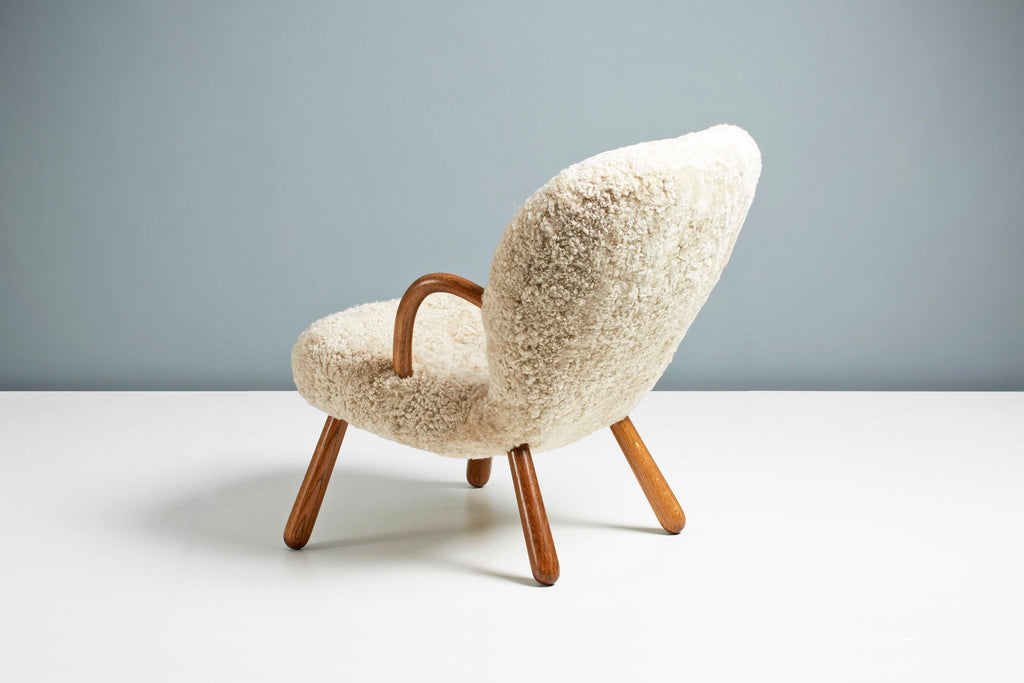 https://a.1stdibscdn.com/re-edition-sheepskin-clam-chair-by-arnold-madsen-for-sale-picture-8/f_13332/f_300195621660734867177/ArnoldMadsen_Dagmar_ClamChairREPRO_MoonlightOiledOak_11_copy_master.jpg