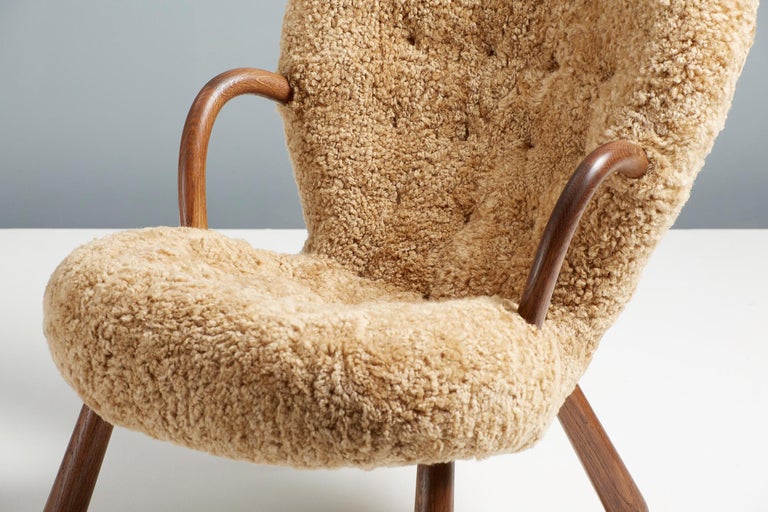 https://a.1stdibscdn.com/pair-of-arnold-madsen-sheepskin-clam-chairs-1944-for-sale-picture-6/f_67442/f_288879921653951900412/ArnoldMadsen_Dagmar_ClamChair_REPRO_Maple_OiledOak_33_master.jpg?width=768