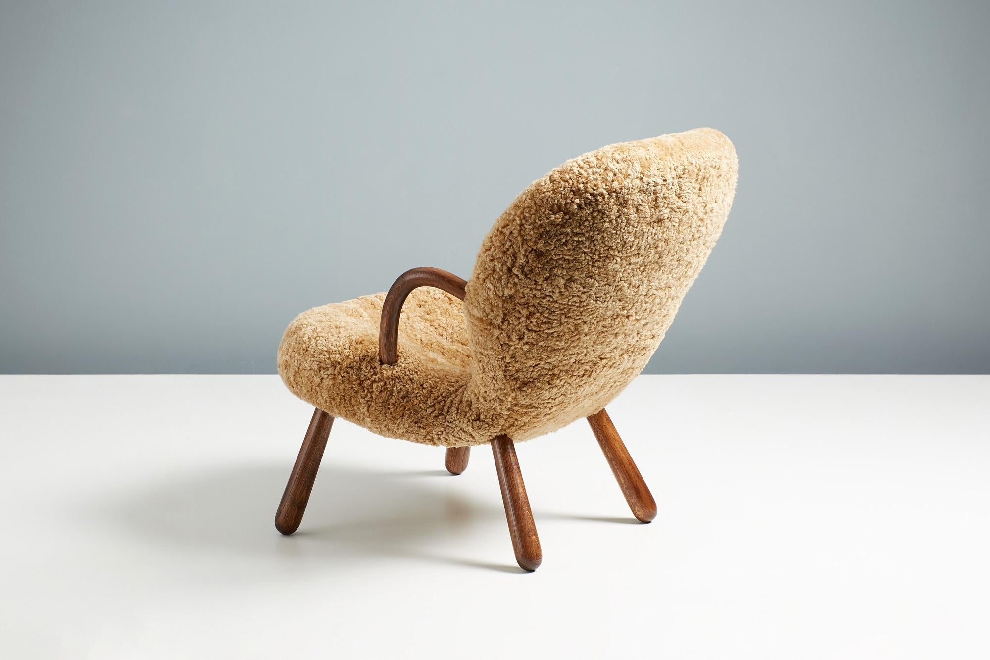 https://a.1stdibscdn.com/arnold-madsen-sheepskin-clam-chair-1944-for-sale-picture-7/f_67442/f_285918121652130164980/ArnoldMadsen_Dagmar_ClamChair_REPRO_Maple_OiledOak_43_master.jpg