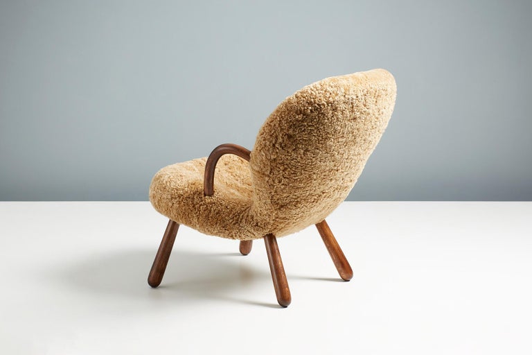 https://a.1stdibscdn.com/pair-of-arnold-madsen-sheepskin-clam-chairs-1944-for-sale-picture-7/f_67442/f_288879921653951901207/ArnoldMadsen_Dagmar_ClamChair_REPRO_Maple_OiledOak_43_master.jpg?width=768