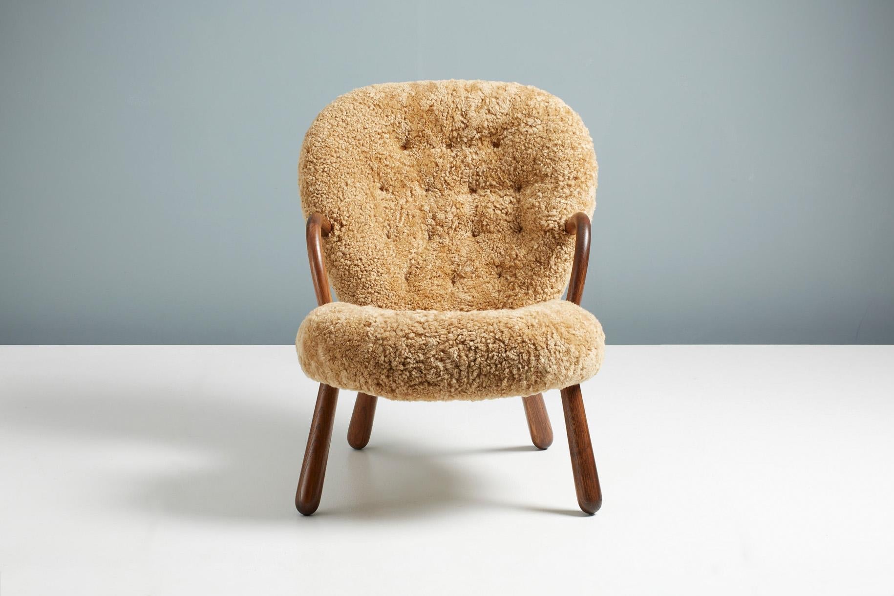 https://a.1stdibscdn.com/sheepskin-clam-chair-by-arnold-madsen-new-edition-for-sale-picture-4/f_13332/f_370817421699968231183/ArnoldMadsen_Dagmar_ClamChair_REPRO_PFMeringue_FumedOak_04_copy_2_master.jpg