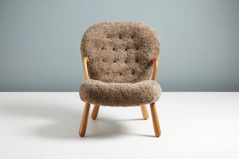 https://a.1stdibscdn.com/re-edition-sheepskin-clam-chair-ottoman-by-arnold-madsen-for-sale-picture-3/f_67442/f_306305021664468980571/ArnoldMadsen_Dagmar_ClamChair_REPRO_PFMeringue_FumedOak_04_copy_2_master.jpg?width=768