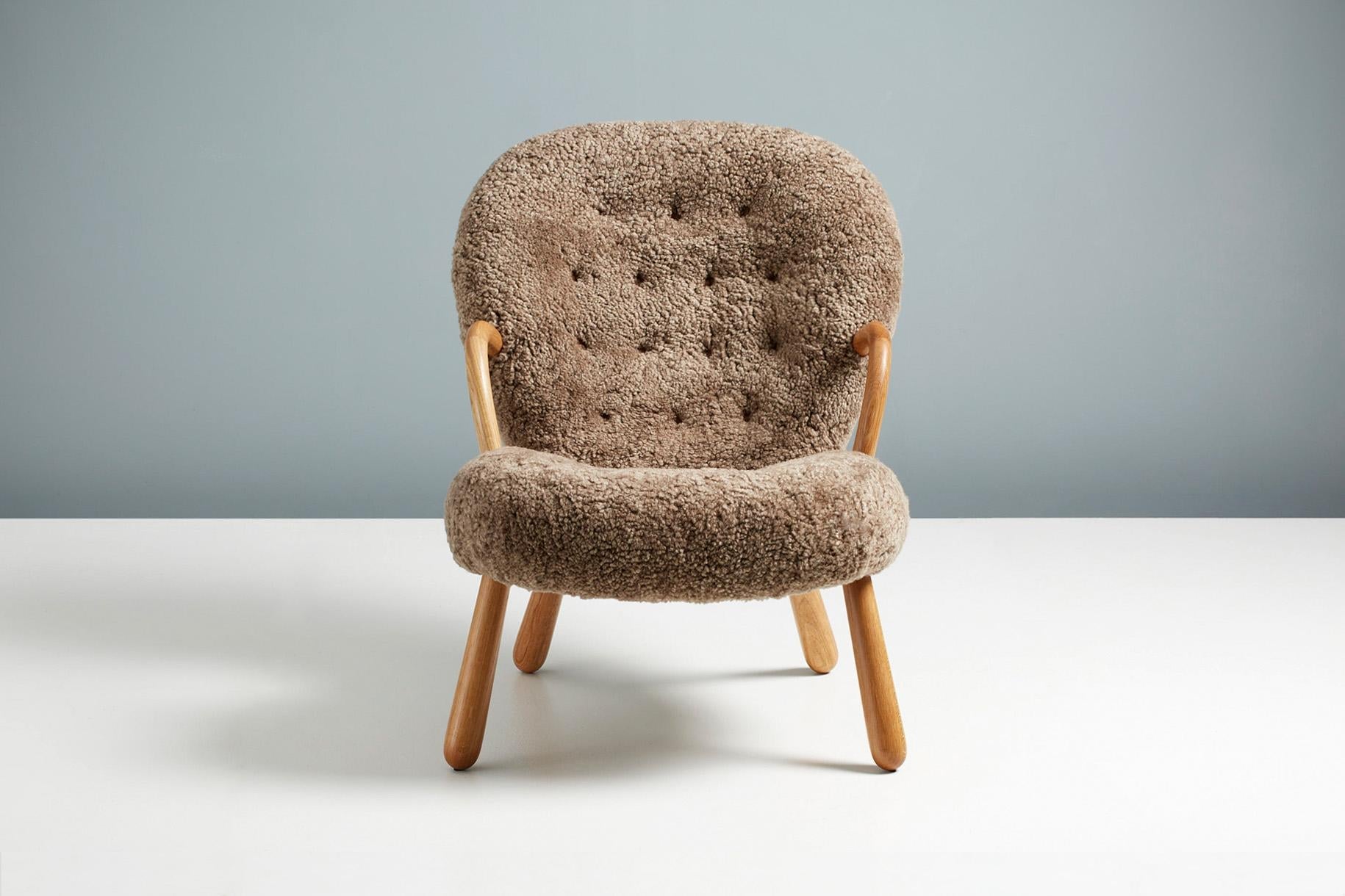 https://a.1stdibscdn.com/pair-of-arnold-madsen-sheepskin-clam-chairs-1944-for-sale-picture-3/f_67442/f_288879221653951228448/ArnoldMadsen_Dagmar_ClamChair_REPRO_PFMeringue_FumedOak_04_copy_2_master.jpg