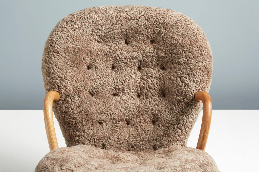 https://a.1stdibscdn.com/pair-of-arnold-madsen-sheepskin-clam-chairs-1944-for-sale-picture-4/f_67442/f_288879221653951229056/ArnoldMadsen_Dagmar_ClamChair_REPRO_Sahara_OiledOak_14_copy_master.jpg