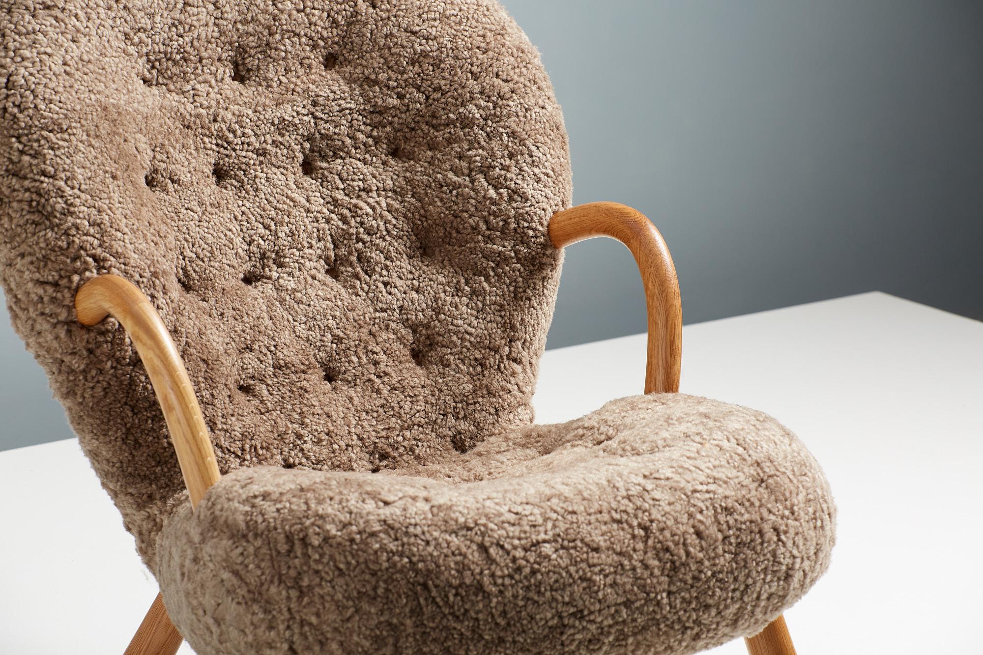 https://a.1stdibscdn.com/pair-of-arnold-madsen-sheepskin-clam-chairs-1944-for-sale-picture-7/f_67442/f_288879221653951230828/ArnoldMadsen_Dagmar_ClamChair_REPRO_Sahara_OiledOak_18_master.jpg
