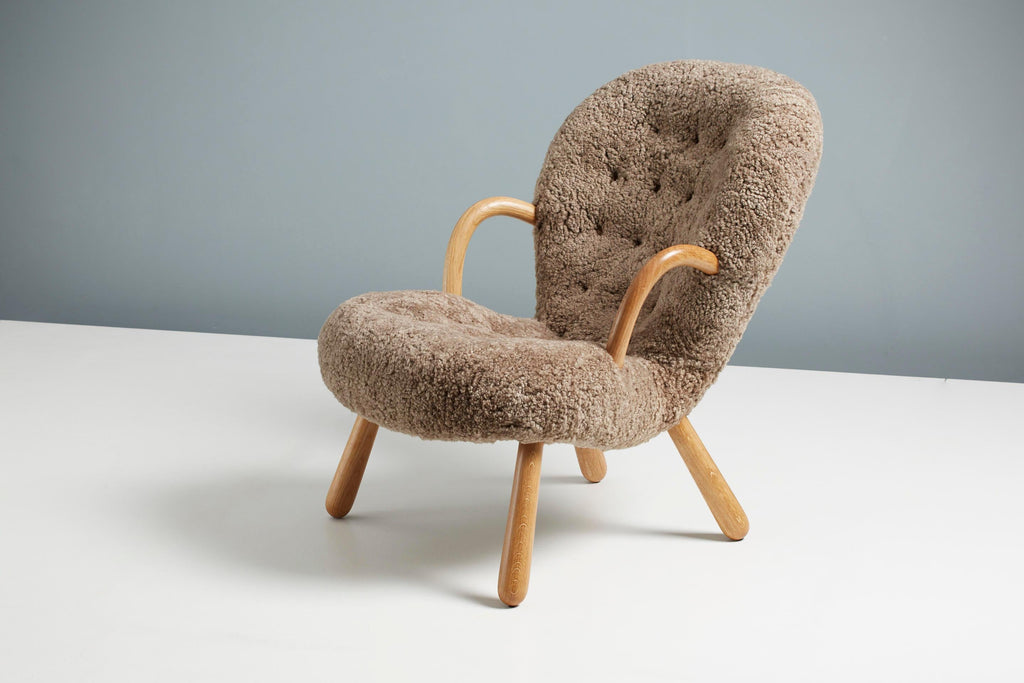 https://a.1stdibscdn.com/pair-of-arnold-madsen-sheepskin-clam-chairs-1944-for-sale-picture-6/f_67442/f_288879221653951230212/ArnoldMadsen_Dagmar_ClamChair_REPRO_Sahara_OiledOak_22_copy_master.jpg