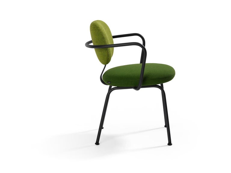 https://a.1stdibscdn.com/customizable-artifort-vega-chair-by-jasper-morrison-for-sale-picture-4/f_44642/f_452942221748949319351/Artifort_Vega_Chair_4legged_1B_MR_master.jpg?width=768