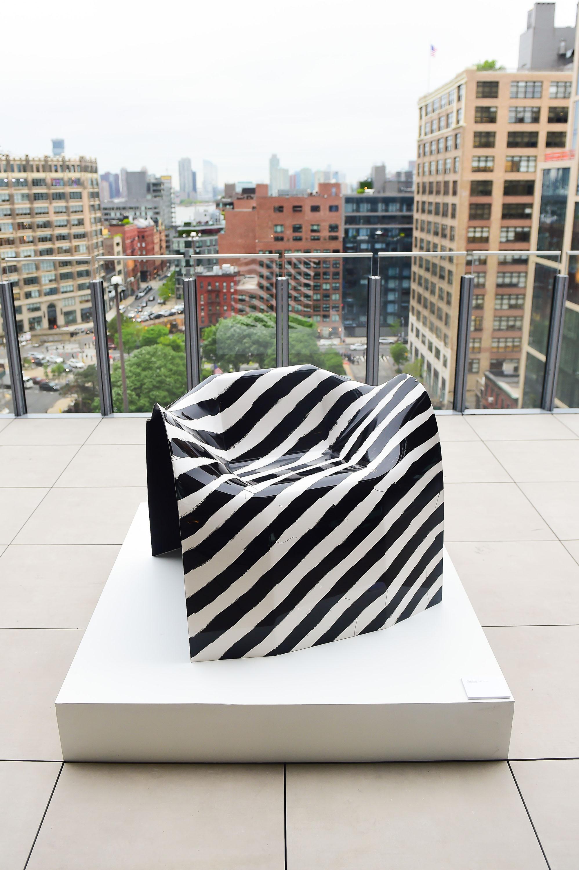 https://a.1stdibscdn.com/organic-loop-stripes-chair-in-hand-painted-fiberglass-composite-by-julian-mayor-for-sale-picture-14/f_12192/f_459148421752774437514/Artnet_JM_Dobel_14_of_188__master.jpg