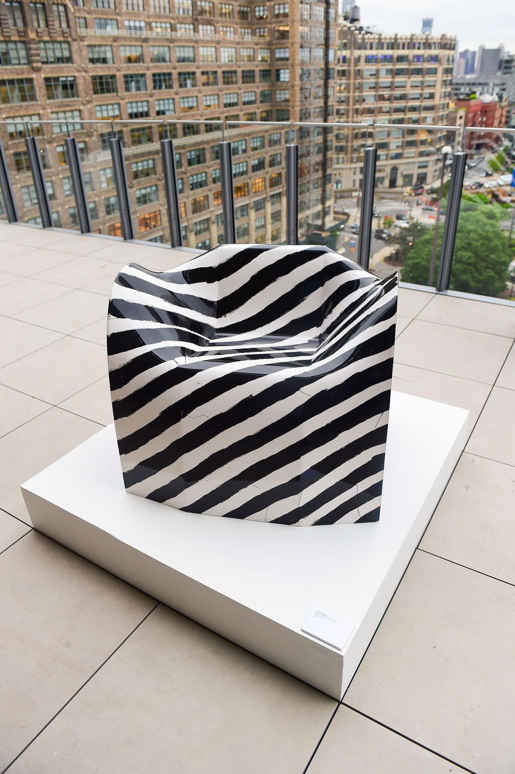 https://a.1stdibscdn.com/organic-loop-stripes-chair-in-hand-painted-fiberglass-composite-by-julian-mayor-for-sale-picture-15/f_12192/f_459148421752774437747/Artnet_JM_Dobel_52_of_188__master.jpg
