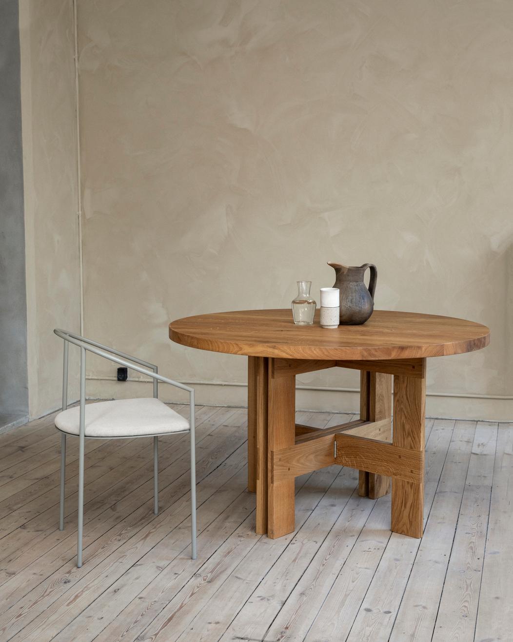 https://a.1stdibscdn.com/contemporary-trestle-table-farmhouse-by-frama-natural-oak-120-round-for-sale-picture-7/f_31233/f_483338421768470377863/AtelierContextStory004_master.jpg