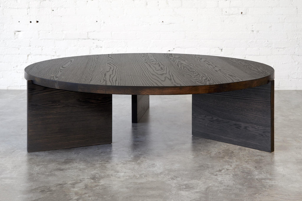 https://a.1stdibscdn.com/augustus-torched-oak-round-coffee-table-in-solid-wood-by-autonomous-furniture-for-sale-picture-2/f_77532/f_457513021751777110682/AugustusTable_6286_master.jpg