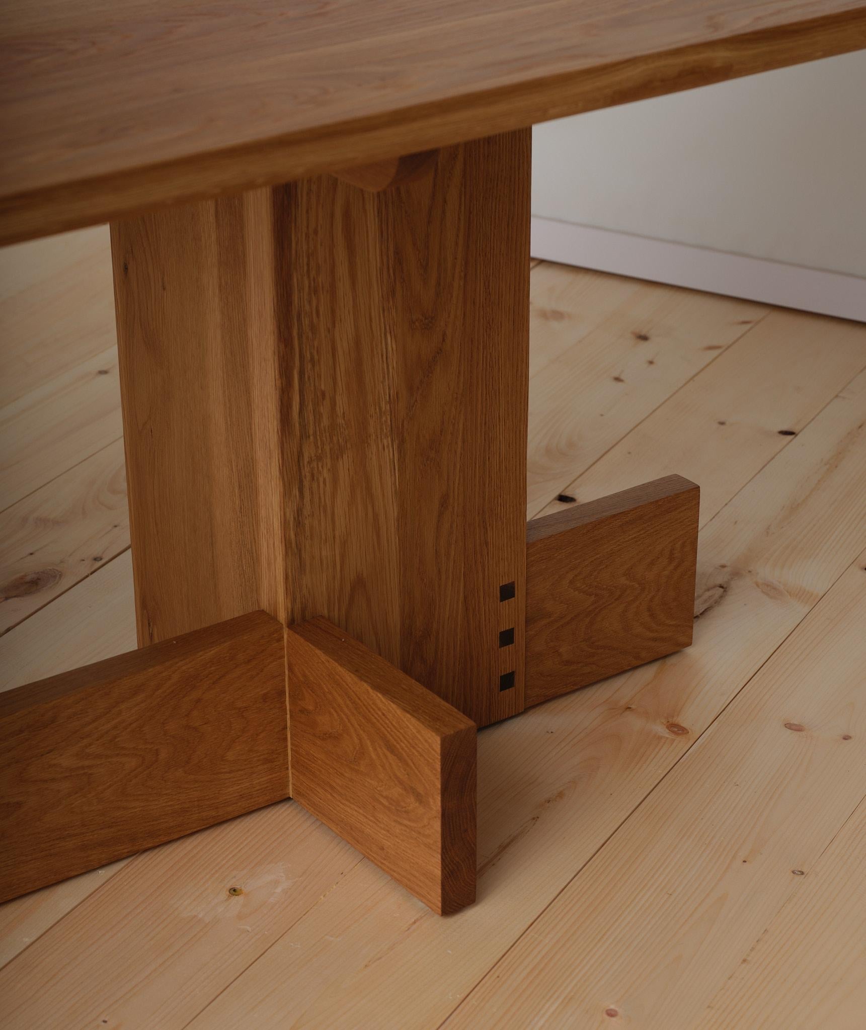 https://a.1stdibscdn.com/ayt-banquette-table-for-sale-picture-7/f_106752/f_471404821776126363249/Austen_Morris_22371_2_master.jpg