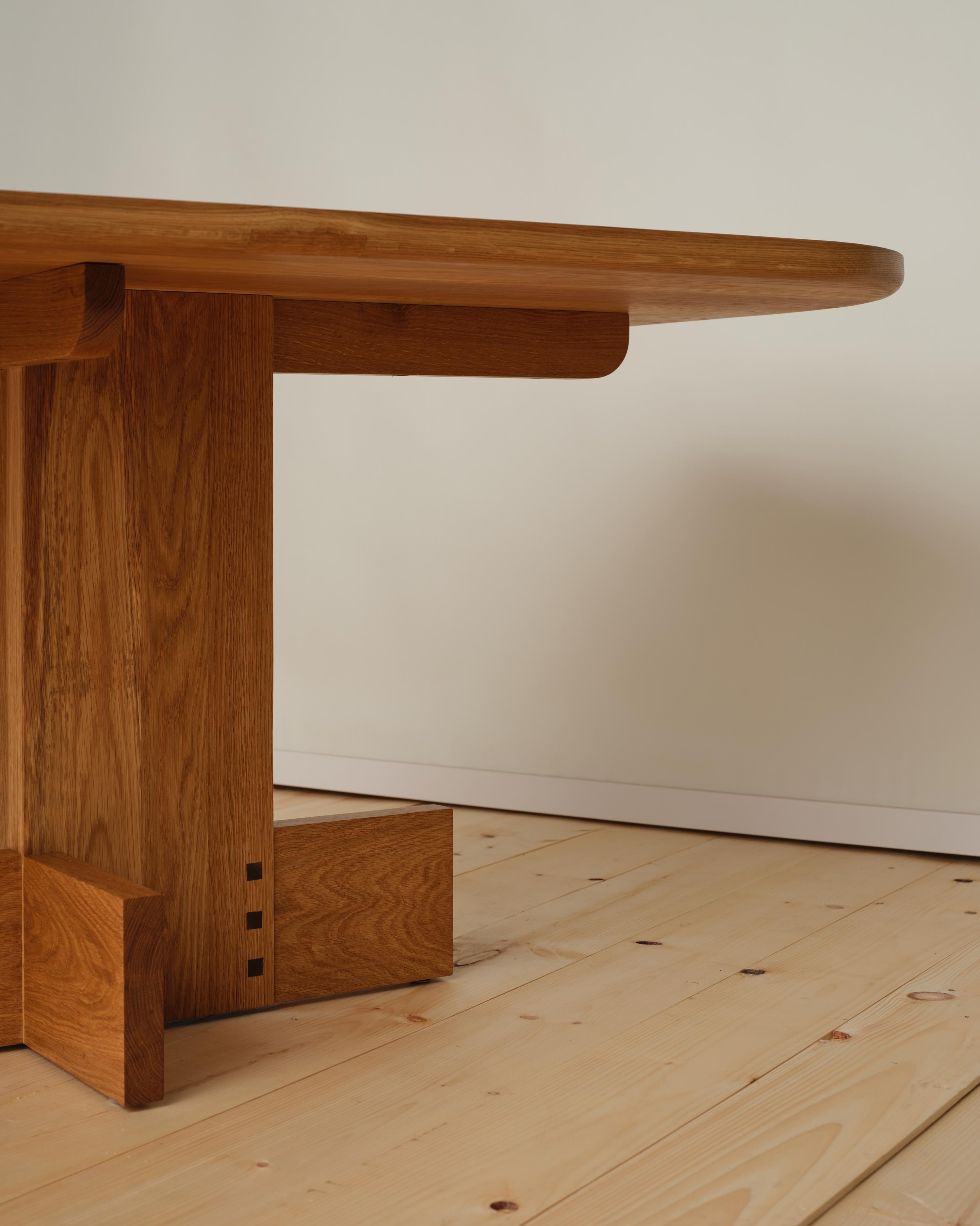 https://a.1stdibscdn.com/ayt-banquette-table-for-sale-picture-4/f_106752/f_471404821761078589177/Austen_Morris_22372_1_master.jpg