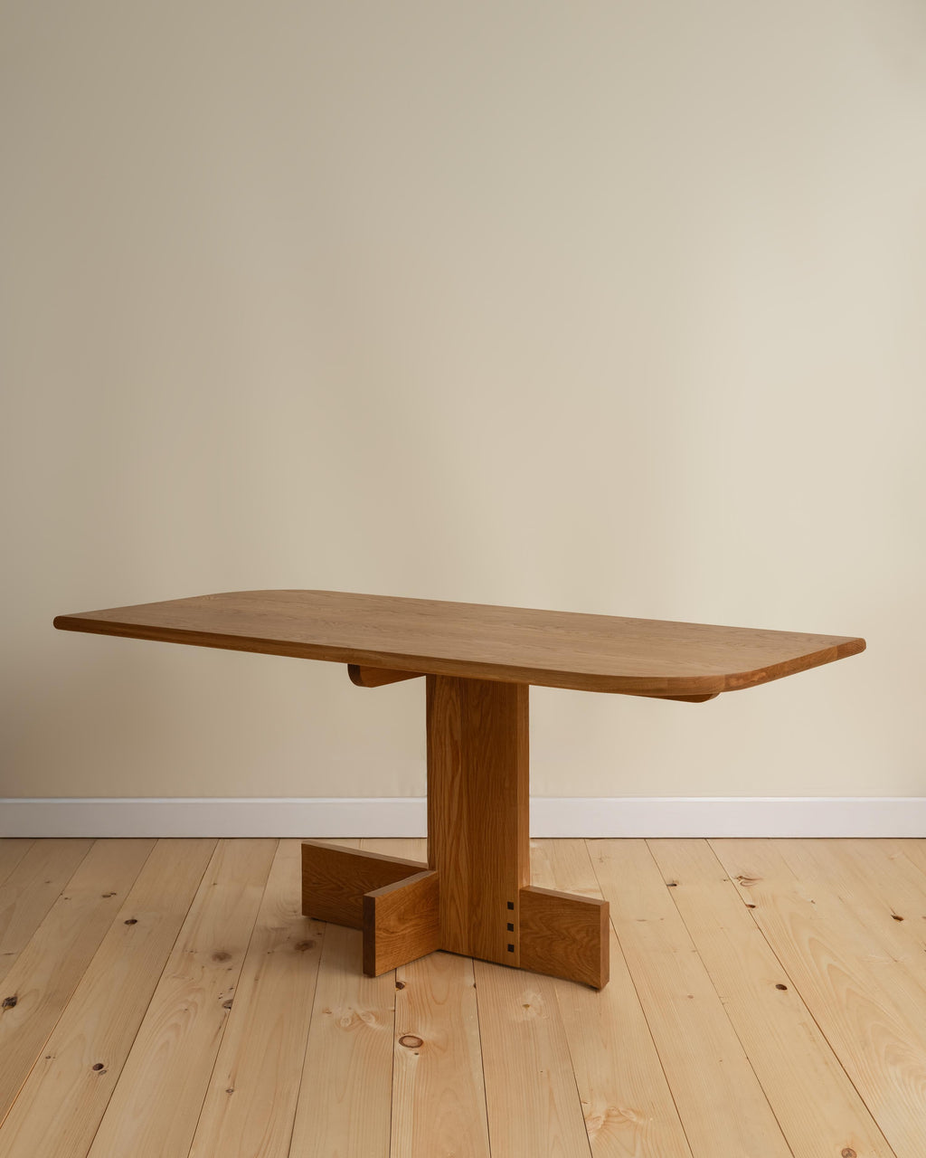 https://a.1stdibscdn.com/ayt-banquette-table-for-sale-picture-2/f_106752/f_471404821761078588518/Austen_Morris_22372_3_master.jpg