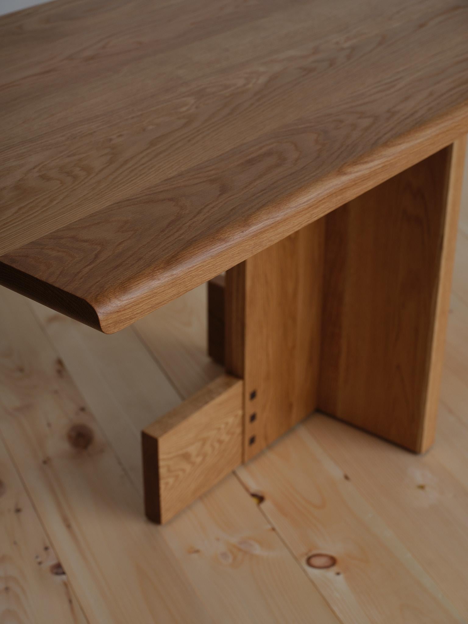 https://a.1stdibscdn.com/ayt-banquette-table-for-sale-picture-8/f_106752/f_471404821776126363143/Austen_Morris_22392_2_master.jpg