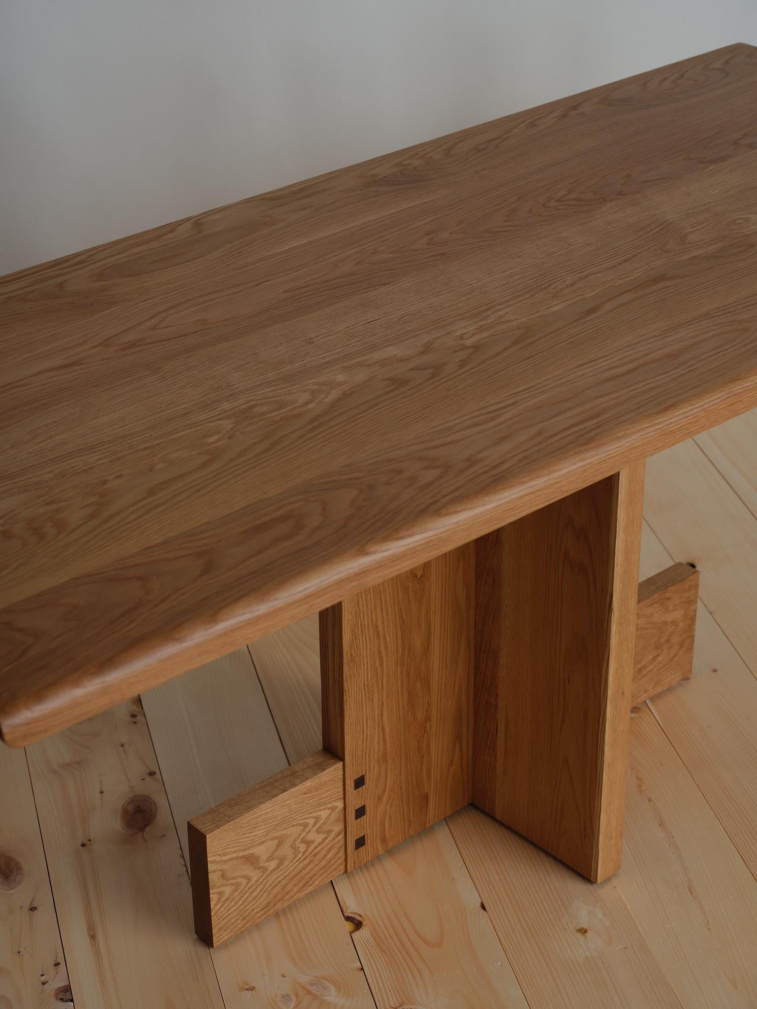 https://a.1stdibscdn.com/ayt-banquette-table-for-sale-picture-9/f_106752/f_471404821776126364108/Austen_Morris_22395_2_master.jpg