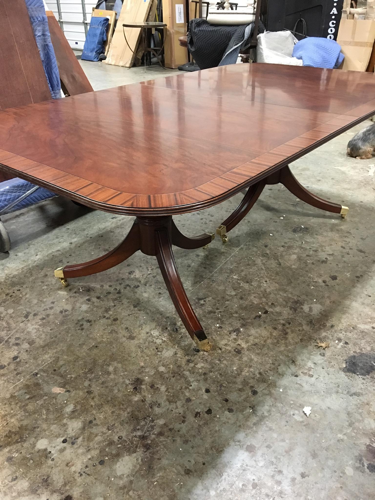 https://a.1stdibscdn.com/traditional-georgian-style-mahogany-dining-table-by-leighton-hall-for-sale-picture-3/f_44162/f_163219721569977227054/B449AB67_8A74_449C_A5D0_98543D7A04F5_master.jpeg
