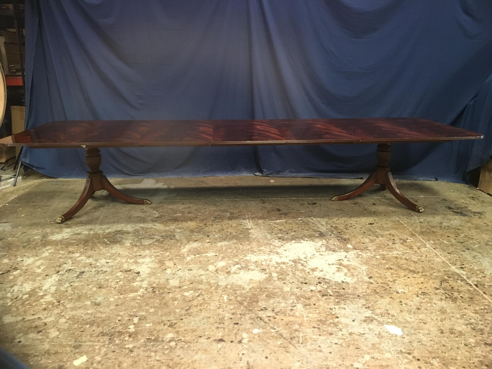 https://a.1stdibscdn.com/custom-large-crotch-mahogany-georgian-style-dining-table-by-leighton-hall-for-sale-picture-4/f_44162/f_152993411561984585010/B7BE913E_96EB_4BE5_981D_CB2FAA2F8BF9_master.jpeg