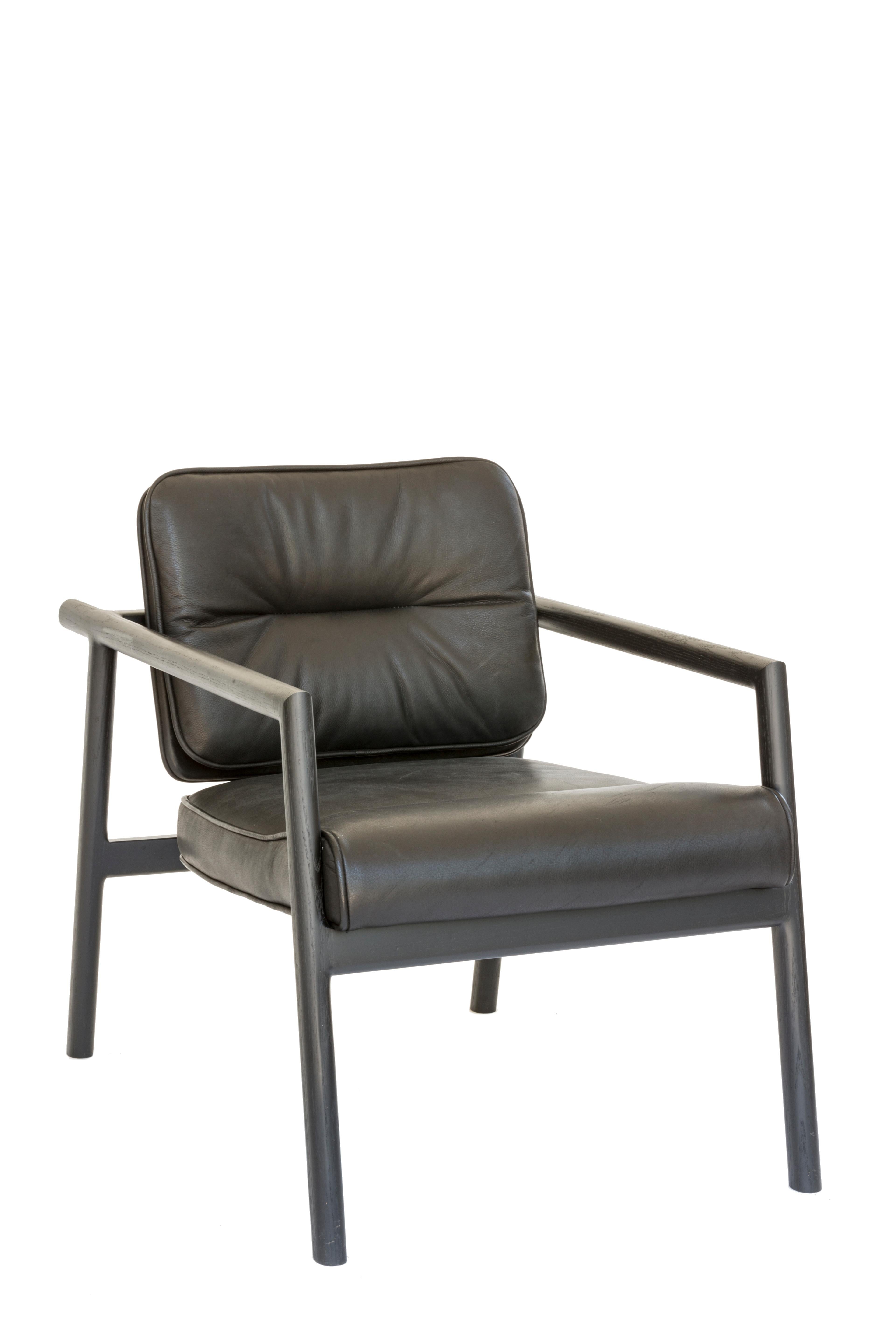 https://a.1stdibscdn.com/chris-earl-ebonized-oak-black-leather-moresby-armchair-for-sale-picture-2/f_24193/1537907816132/_B9B0012_Edit_master.jpg