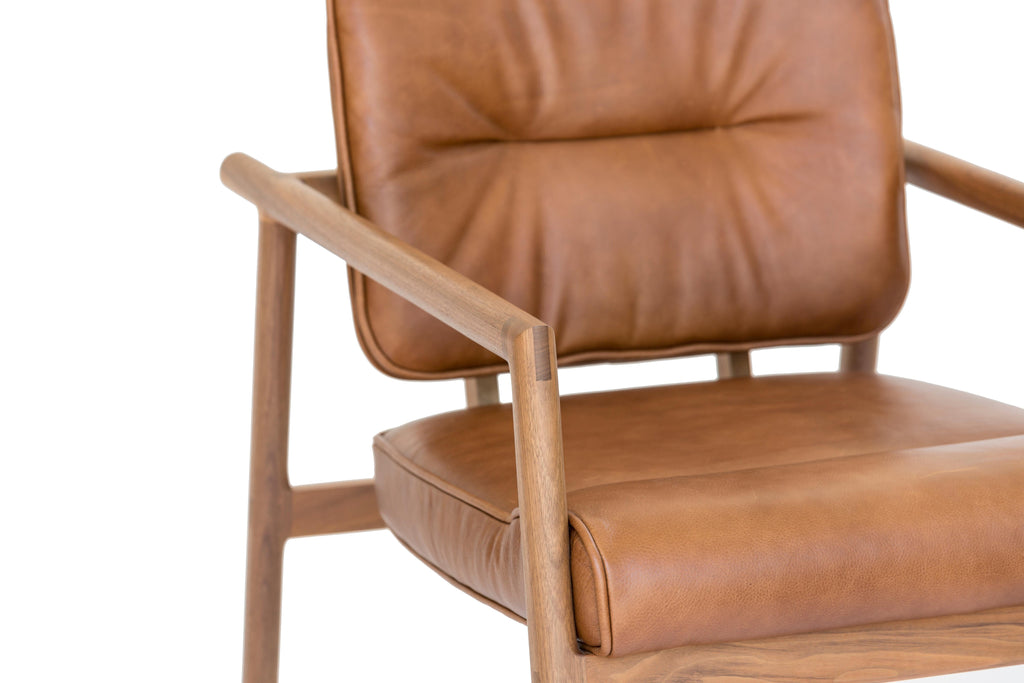 https://a.1stdibscdn.com/chris-earl-walnut-camel-leather-moresby-armchair-for-sale-picture-3/f_24193/f_122206831538460851315/_B9B0073_Edit_master.jpg